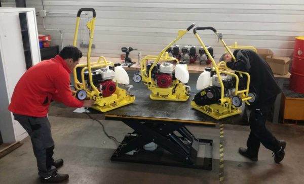 techniciens-paclite-equipment-usine-france