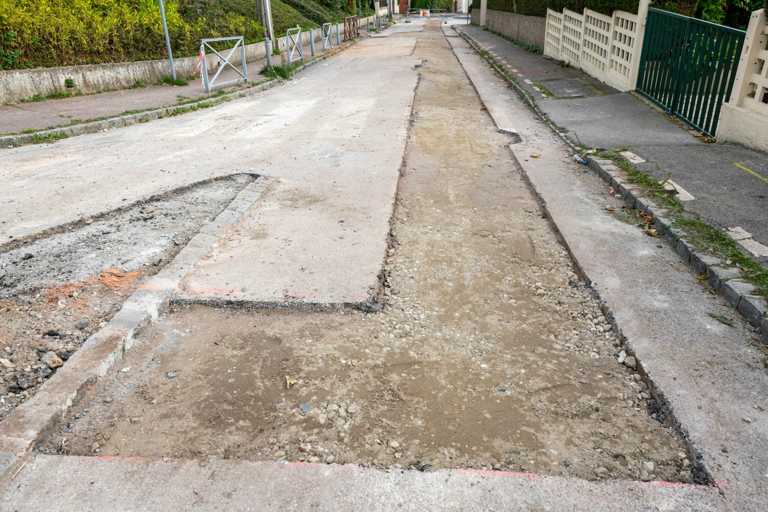 Travaux de réfection de chaussée. Remblayage de tranchée et compactage avant pose enrobé avec les pilonneuses Paclite Equipment